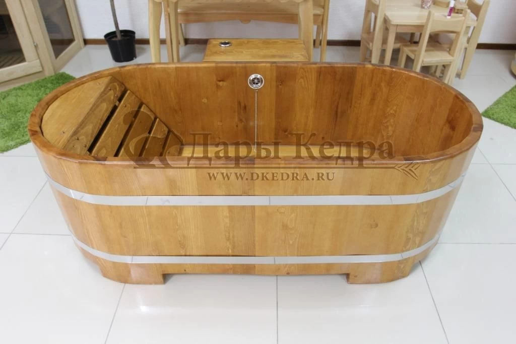 Деревянная ванна из кедра